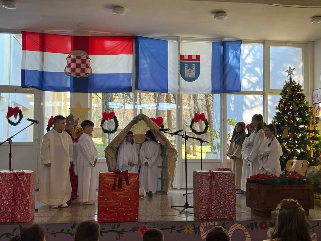 BOŽIĆNA PRIREDBA OŠ BIOGRACI 2023. GODINE